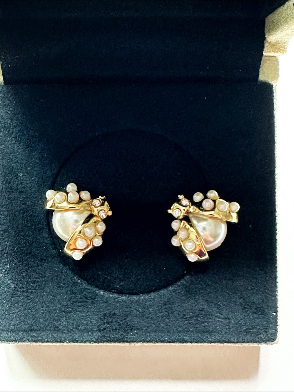 🐞 BaubleBar Gold Pearl Ladybug Stud Earrings - White Pearls